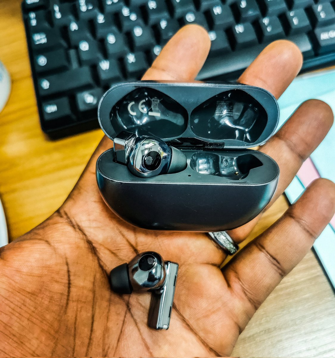 Ledawa's tweet photo. FreeBuds Pro de @Huawei et vous ?
#Huawei https://t.co/vO848qishC
