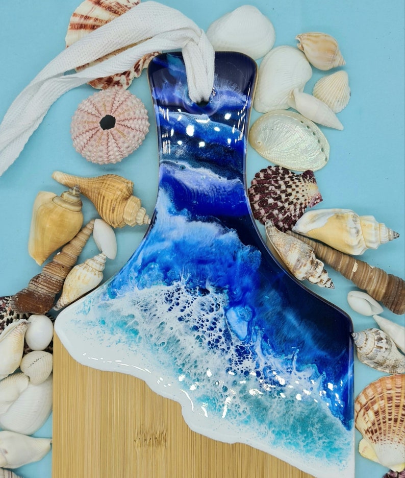 We love this beautiful board from Kyms Crafty Hut.  She'll be at the Christmas Shopping Fayre 26 - 28Nov with a full range of gorgeous pieces including Christmas decorations. Get your tickets now at christmasshoppingfayre.com