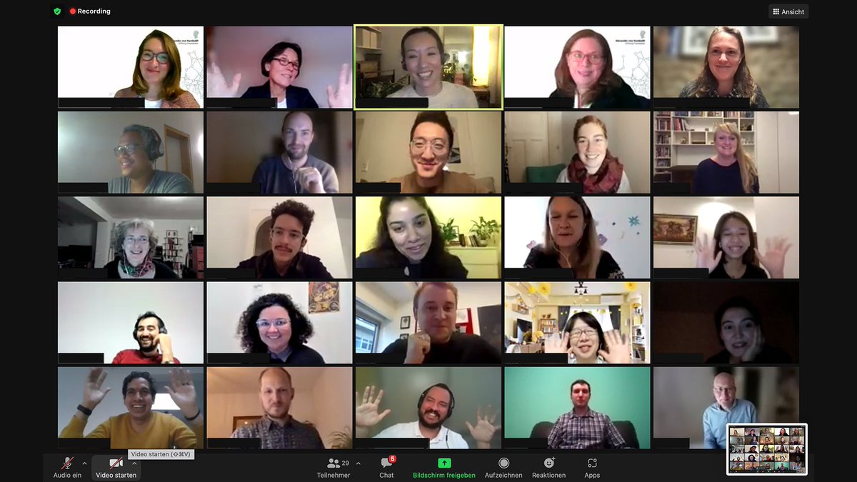 ElleryStudio's tweet image. The 4th round of #ResearchComLab was all about the #SmartNewWorlds - how are #AI, #robotics and #digitalisation transforming our lives? What are the future trends and social dimensions of these innovative technologies?