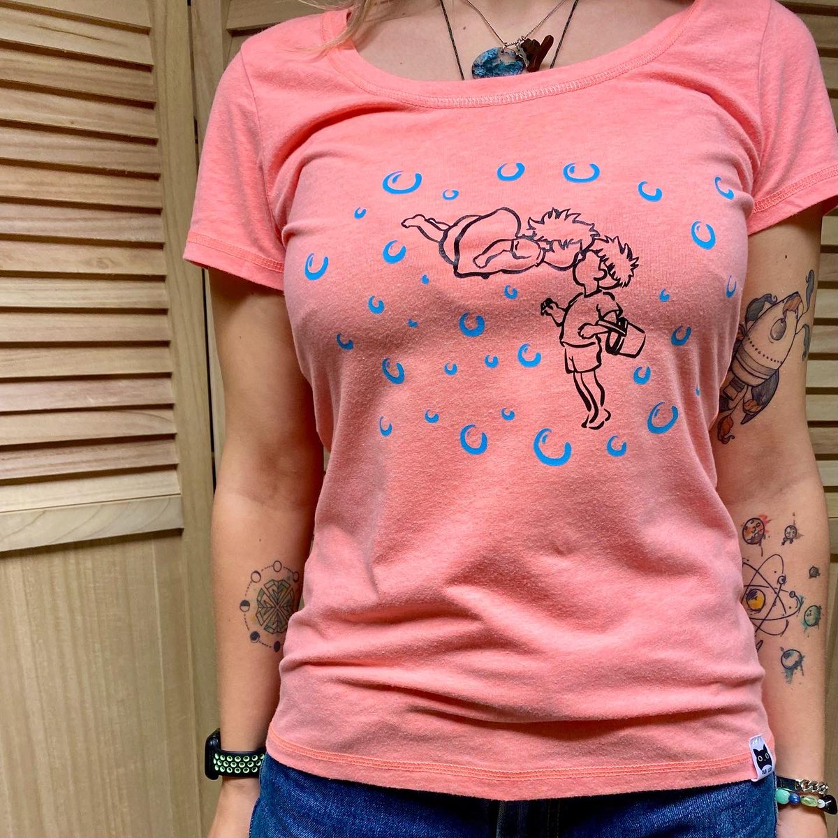T-shirt corail Ponyo       

#customs #customclothing #handmade #ecologie #ecology #création #secondemain #secondhandclothes #art #secondhand #cricut #reusable #faitmain #upcycling #upcyclingfashion #upcycled #friperie #japon #ponyo #ghibli