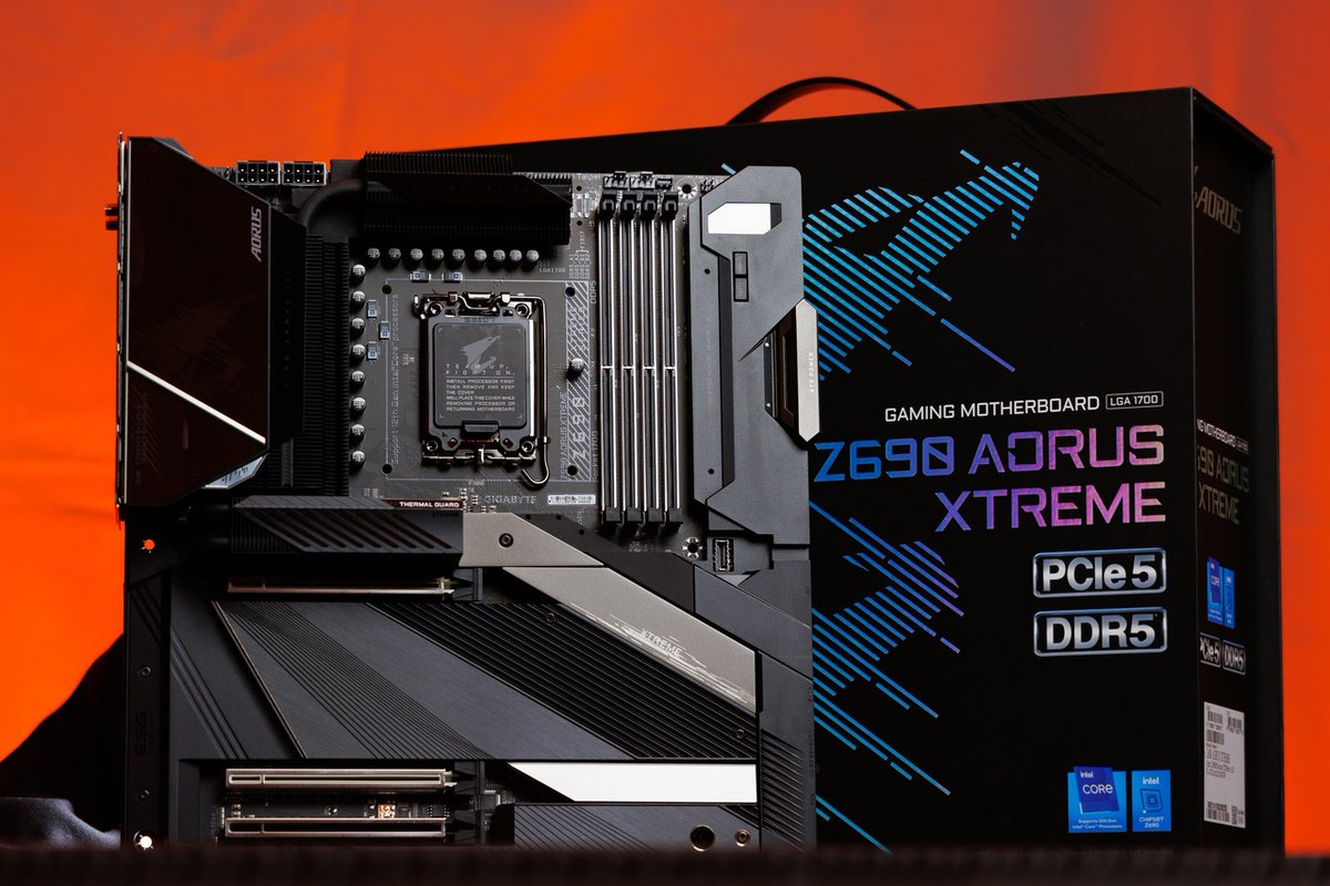aorus_es's tweet photo. Así es como se ve la potencia máxima 💪🏻
Como siempre, la Z690 AORUS XTREME combina el sistema de energía más potente y el sistema de enfriamiento más eficiente para maximizar el rendimiento de los nuevos procesadores @Intel_Spain de 12a generación ⚡
#Z690 #Intel12Gen #Intel https://t.co/TeaZbgP11N