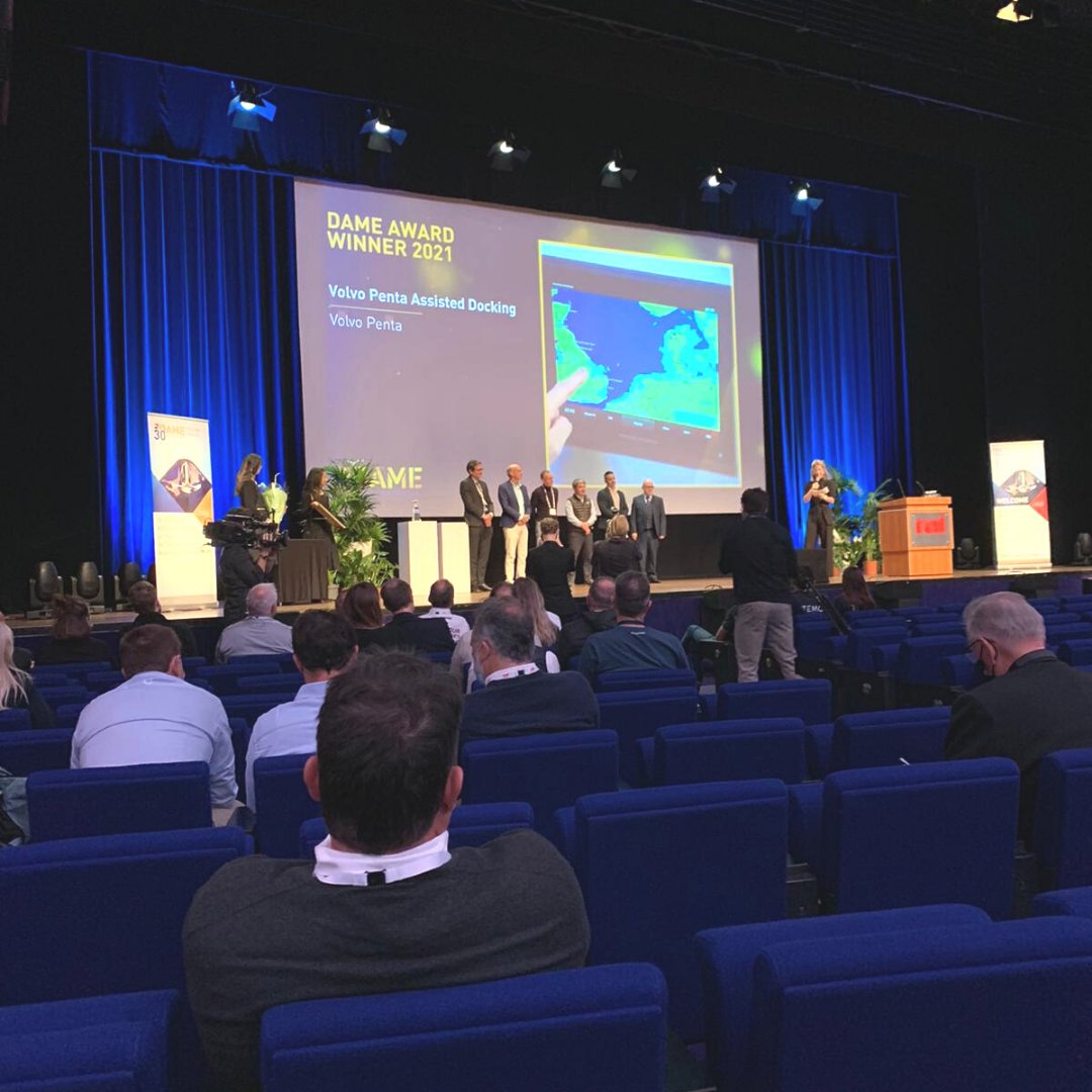 Towprotection's tweet photo. The @Towprotection team were delighted to have been a part of the DAME Awards at @metstrade 
Congratulations to @volvopentauk Assisted Docking System - Winner of the overall DAME Award! 👏👏👏
Meet the team and take the TowPro system for a test run - STAND 07.609A
#METSTRADE https://t.co/9eBOtrukv4