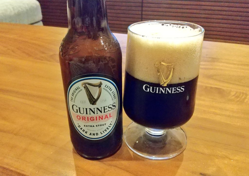 toshiaki_55's tweet photo. お疲れさまです☺️
今宵は、ギネスオリジナルとばくじゅう餃子🎵

#Guinness
#Extrastout https://t.co/0BSnGRJxAG