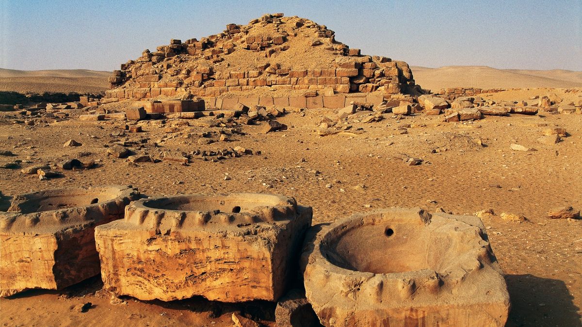 Egyptian ‘Sun Temple’ buried in desert for 4,500 years unearthed by experts
mirror.co.uk/news/world-new…