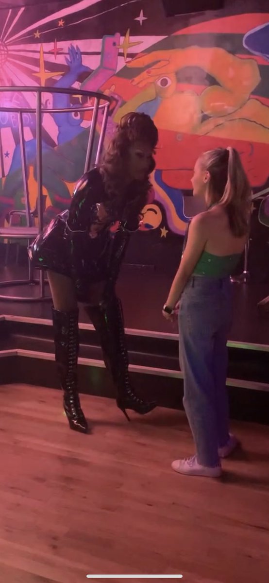 ellen❄️ tweet media