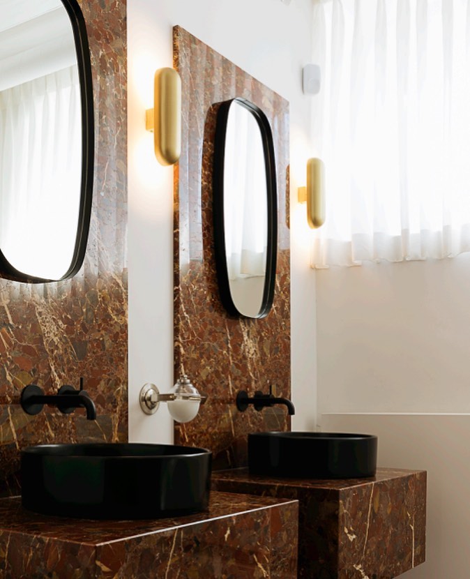 fambuenalights's tweet photo. NEW PROJECT BY DAB STUDIO.
We light up spaces. ⚡️ BOOK wall lamp finishing in brass make a fantastic contrast in this bathroom. 
Distributor: #IKIllumKunstlicht
Project by: #DABSTUDIO
-
#fambuena #lighting #lightingdesign #interiordesigners #designers #lightingsolutions https://t.co/RMve8nl454