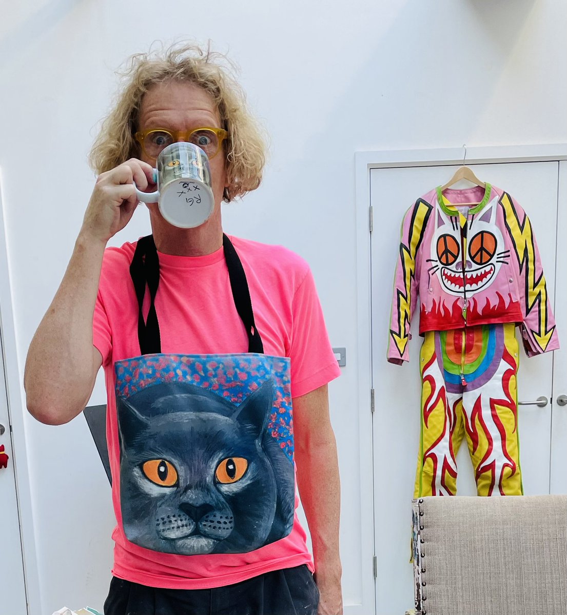 Alan_Measles's tweet photo. Thanks to Rebekah Gavra, who does great cat paintings, for my mugs and bags https://t.co/51WVixm5Gi