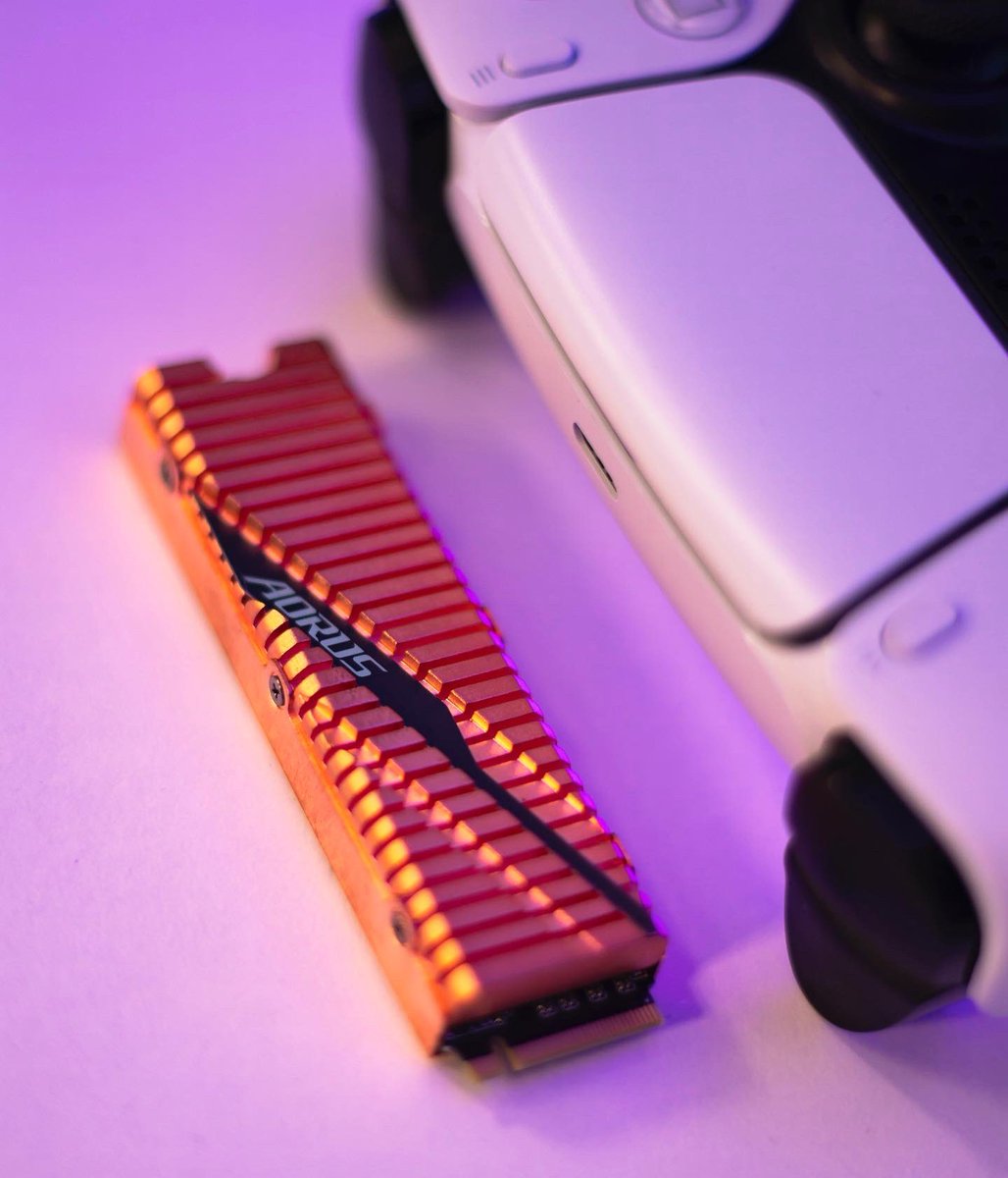 imfallfromgrace's tweet photo. Chonky games filling your PS5 storage? @AORUS_ANZ has you covered with their Gen 4 M.2 SSDβs ππΌ
This little baby holds a whopping 1TB of storage with a 5600mb/s read speed!
Whatβre you playing on PS5 at the moment? π€ #gifted #aoruspartner https://t.co/uqngEotJKn