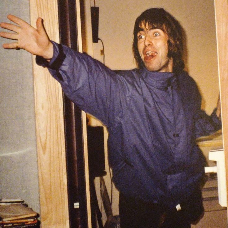 liam and noel every six hours (@gallaghershours) on Twitter photo 