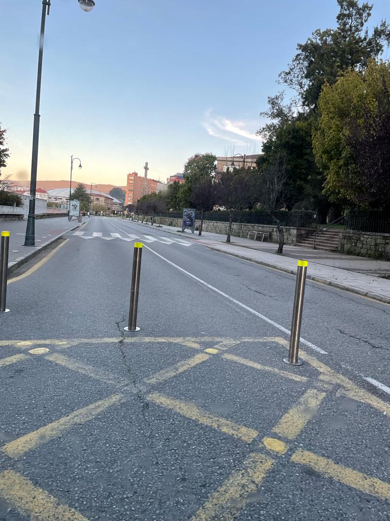 pacoalvarezvare's tweet photo. @PRojoNoguera ¡¡ Menuda verguenza !!, la "espectacular" entrada a la CAPITAL y la Avda. Reina Victoria vacía e inservible, por el capricho de estos individuos. Lo único que esto provoca, son mas atascos, mas contaminación, ... https://t.co/k8zJYRsR3y