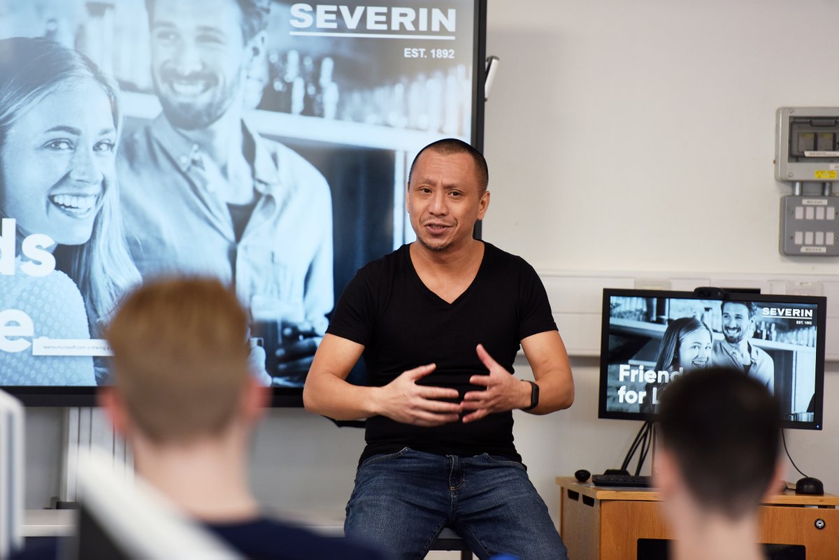 MAF3069's tweet photo. Last week we welcomed back Phil Cheng to Teesside University. This is Phil’s first visit since graduating back in 1998. He is currently Design Director at Severin Elektrogeräte GmbH.

It was great to have Phil back. #productdesign #teessideuniversity #mimaschoolofartanddesign https://t.co/cAOLJobnNm