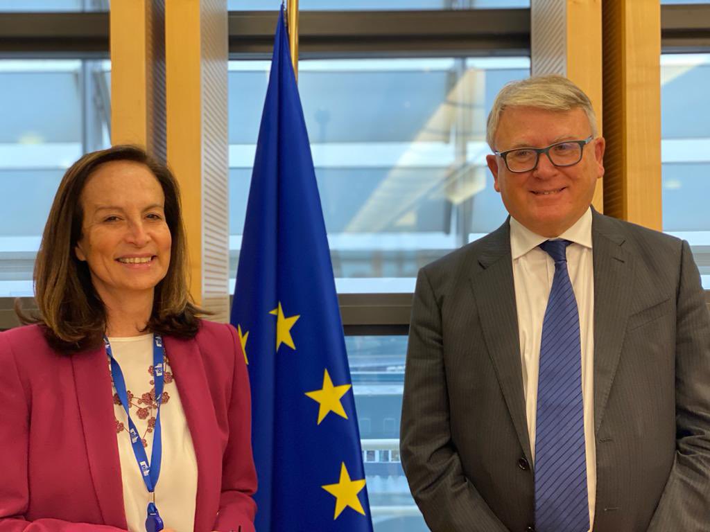 adiamantopoulou's tweet photo. Η απόφαση της @EU_Commission να με επιλέξει ως Πρόεδρο της Επιτροπής για το μέλλον του κοινωνικού κράτους, της κοινωνικής προστασίας &amp; της εργασίας είναι τιμή &amp; ευθύνη. Στόχος, ένα κοινωνικό κράτος βιώσιμο &amp; ανθεκτικό - κατάλληλο για την εποχή που έρχεται. https://t.co/GXZ9hTVMiR https://t.co/RuiWQ9YgXB