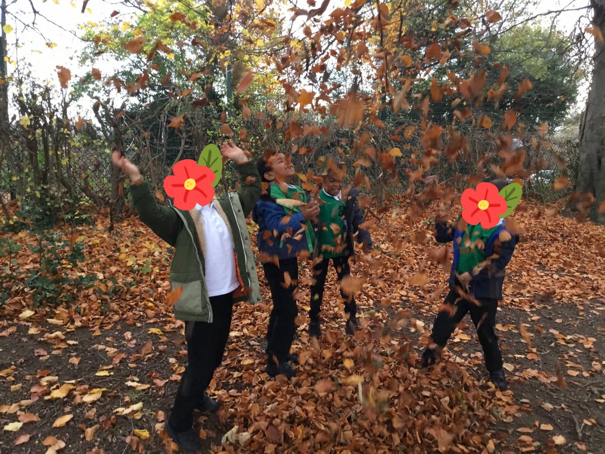 Roundhay_NEST's tweet photo. On Monday we went on a autumn walk in our forest school area. The children loved looking at all the different colours on the ground. Their favourite part was of course making big leave piles to throw in the air. 🍁🍂 @RSch_Year1 #forestschool #year1 #throwingleaves #somuchfun https://t.co/glbz9iJFbE