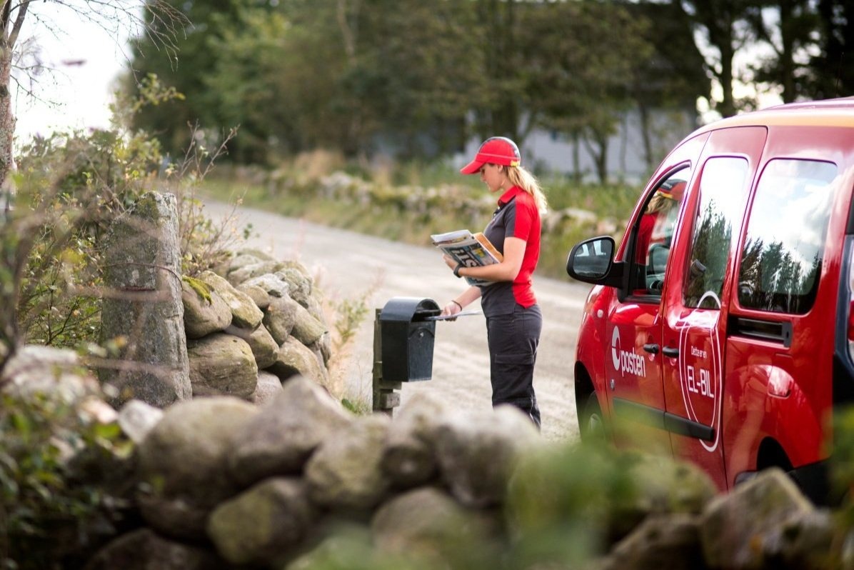 UPU_UN's tweet photo. #PostenNorge prepares for a big peak season. #Norwegian #postal operator @postennorge is preparing for peak season, bringing on 1,000 extra employees as well as adding sorting and delivery capacity https://t.co/8mPT3ZmMDU https://t.co/VY7SelwcTl