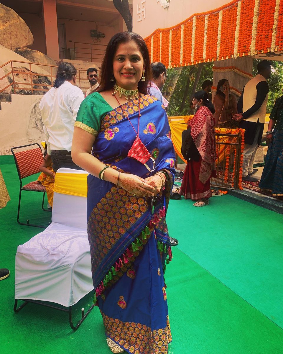 Wearing this Beautiful Mekhala Chador at a morning wedding function, gifted to me by Folk Twist - By Sikha - an amazing designer boutique. Please do visit this place
#mekhalachador #assamese #richheritage #richculture #saari #india #indianattire #indianwedding #wedding #Photos