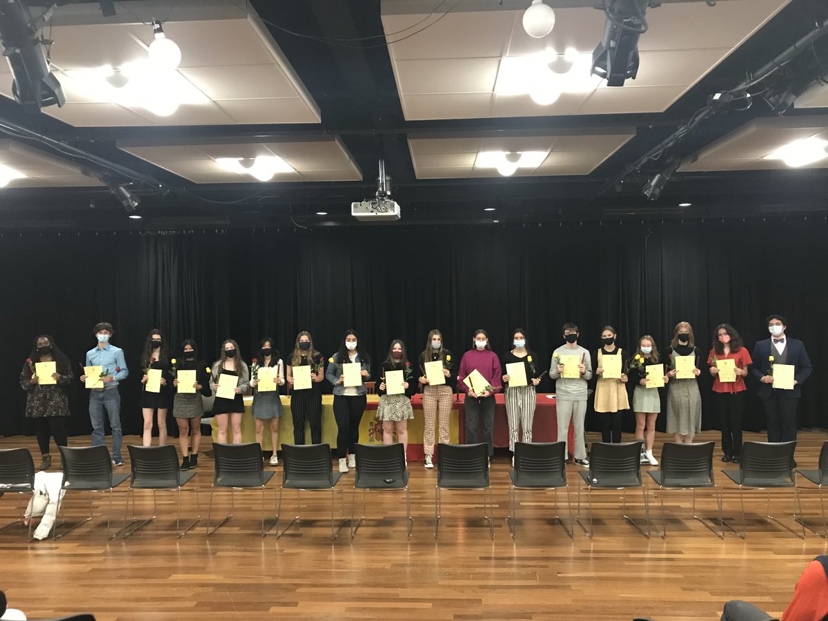 NicoletKnights's tweet photo. Last Thursday, 1️⃣9️⃣ students from Nicolet High School were initiated into the local chapter Wilberto Cantón of the National Spanish Honor Society. These students were invited to apply after demonstrating a love for the language.
Congratulations 👏 https://t.co/yjxmnhbrF6