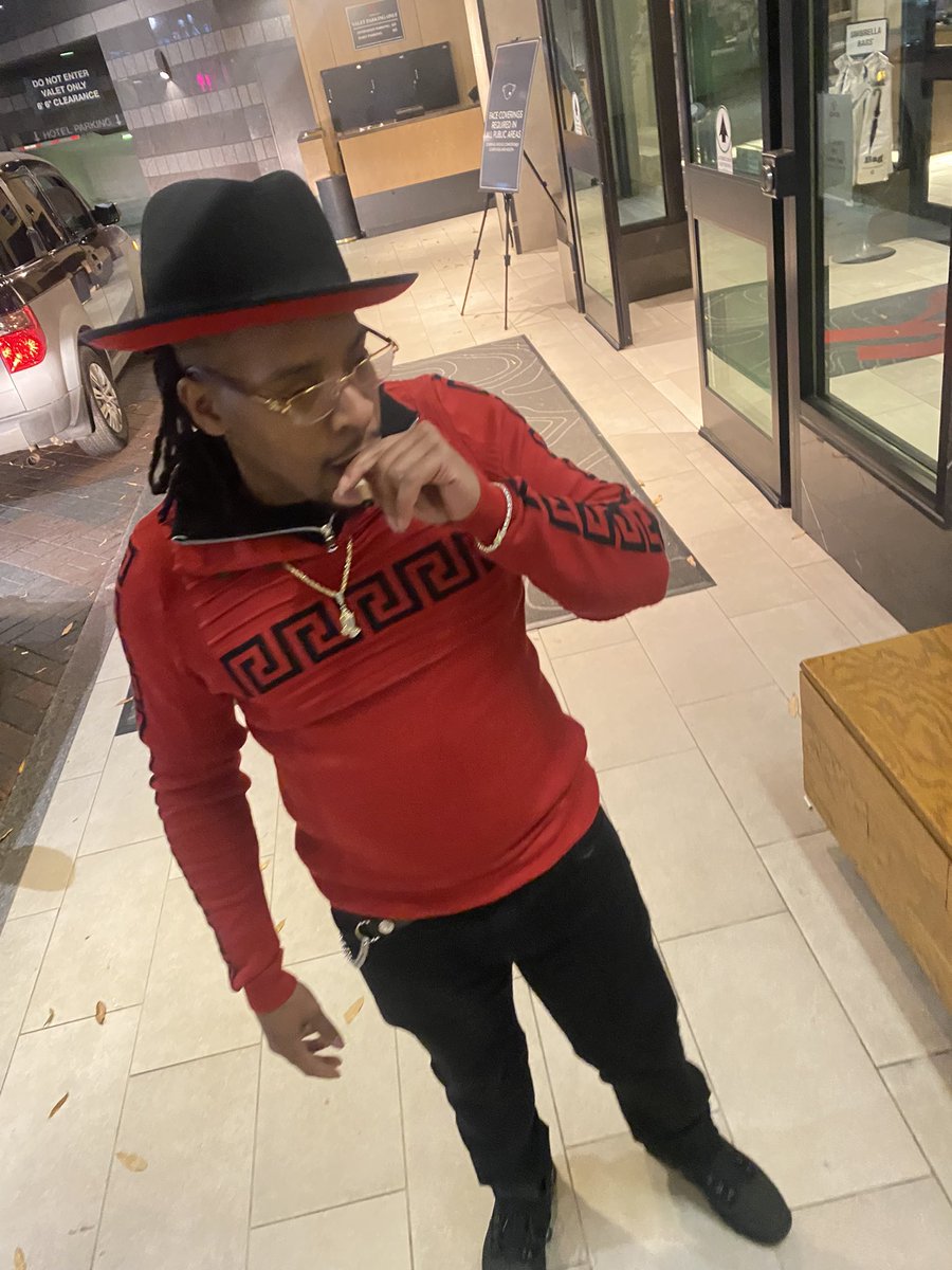 BigDemi704's tweet photo. Aye! Go tell yo mama I’m outside #BigDemi https://t.co/AiU0mGGQYA