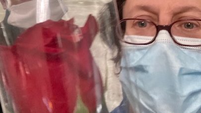 TravelersAidIAD's tweet photo. A bit of fragrance always clings to the hand that gives a rose🌹🌹🌹 Thank you to the passenger that gave our #volunteer a rose this morning, it wasn't necessary but your kindness didn't go unnoticed.🌞Safe travels!
#Dulles https://t.co/AZ2EofVYPP