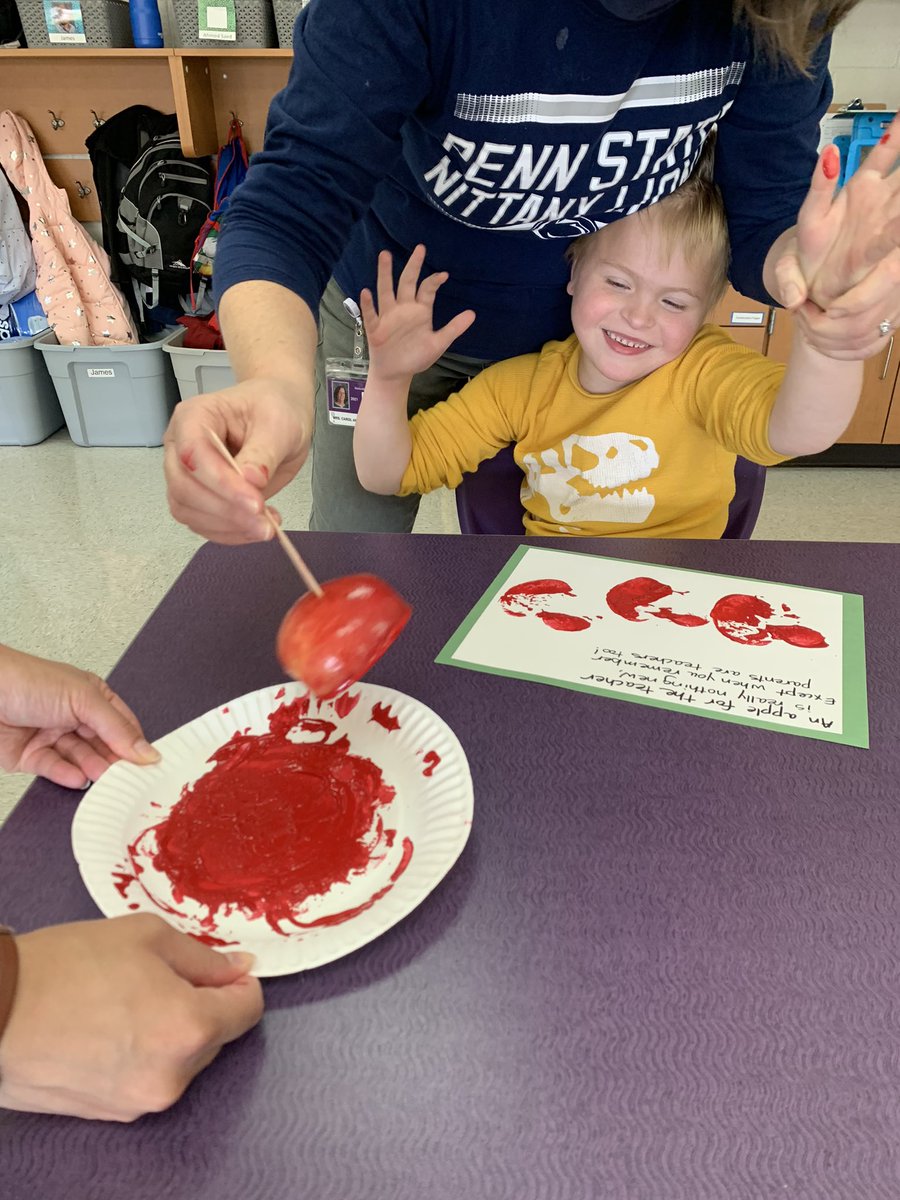 Leisa__Barry's tweet photo. Apple stamping to celebrate our amazing parents and entire families who support student learning each and every day! Happy Parent Appreciation Day! #AmericanEducationWeek #inspireWES #WEStandTogether #becomebelongNYCSD @WESpolarbears https://t.co/jgPmYi5IaC