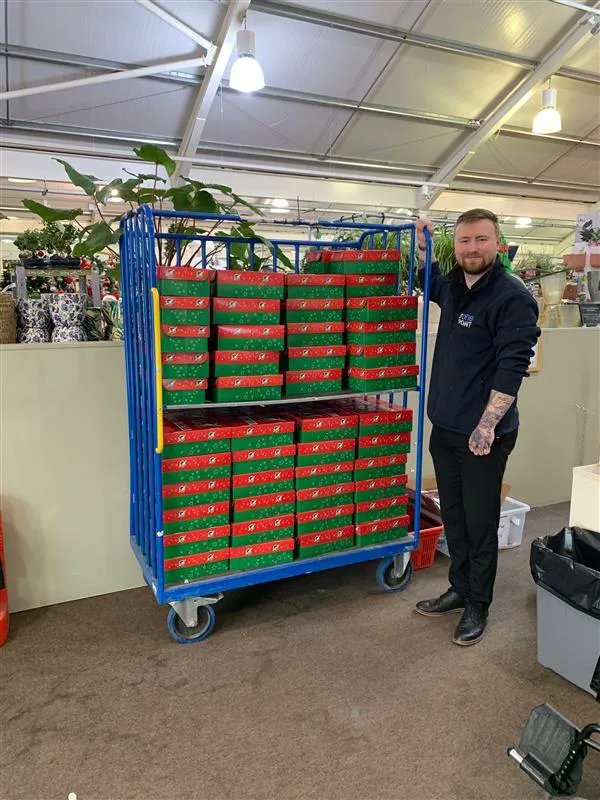theonepoint's tweet photo. More shoebox packing pics have arrived as our ICT team deliver all 100 to a local drop-off point.
🚚 🎄 
From organising the event to packing on the day to getting the boxes into the Operation Christmas Child appeal hands, we're very grateful to our helpful team. 👏 👏 
#WeAreOne https://t.co/N5ZwBc6W3q