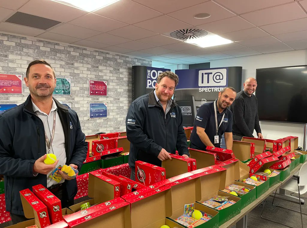 theonepoint's tweet photo. More shoebox packing pics have arrived as our ICT team deliver all 100 to a local drop-off point.
🚚 🎄 
From organising the event to packing on the day to getting the boxes into the Operation Christmas Child appeal hands, we're very grateful to our helpful team. 👏 👏 
#WeAreOne https://t.co/N5ZwBc6W3q