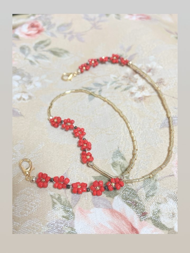 Uni_uni_vers's tweet photo. 先日はデザフェスお疲れ様でした🌷
会場に居るだけで創作への愛を感じられる最高の場所だなぁ…と改めて思います。
素敵なアクセサリー達もお迎え出来て𝐻𝑎𝑝𝑝𝑦な一日になりました♡ᵕ̈

その日のお供の2wayマスクチェーン
👇
https://t.co/O9xp5330IP
黒トップスとのコーデが個人的に好きです⌄̈⃝ https://t.co/Sn8dWmfmUM