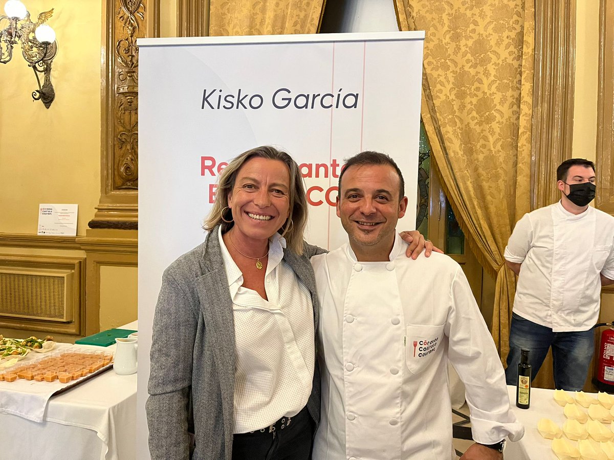 🍽 ¡Enhorabuena a todos los participantes de <a href="/califatogourmet/">califato gourmet</a> 2021!

Una edición en la que, además de poner en valor nuestra gastronomía, se ha destacado el importante papel de la mujer entre los fogones.

📸 Hoy, en la entrega de trofeos y el showcooking oficial. 

#CórdobaEsMás