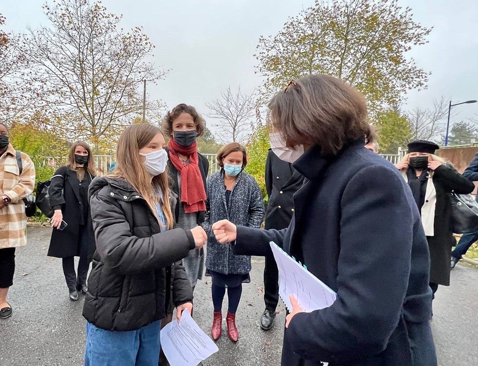 avyelimas's tweet photo. Au collège Frania Eisenbach Haverland à Menucourt avec des élèves et des équipes très engagés pour faire vivre le #respect au collège et au-delà.
À toutes et tous, mes remerciements pour vos actions essentielles et votre énergie communicative ! https://t.co/0ID6vclNj4