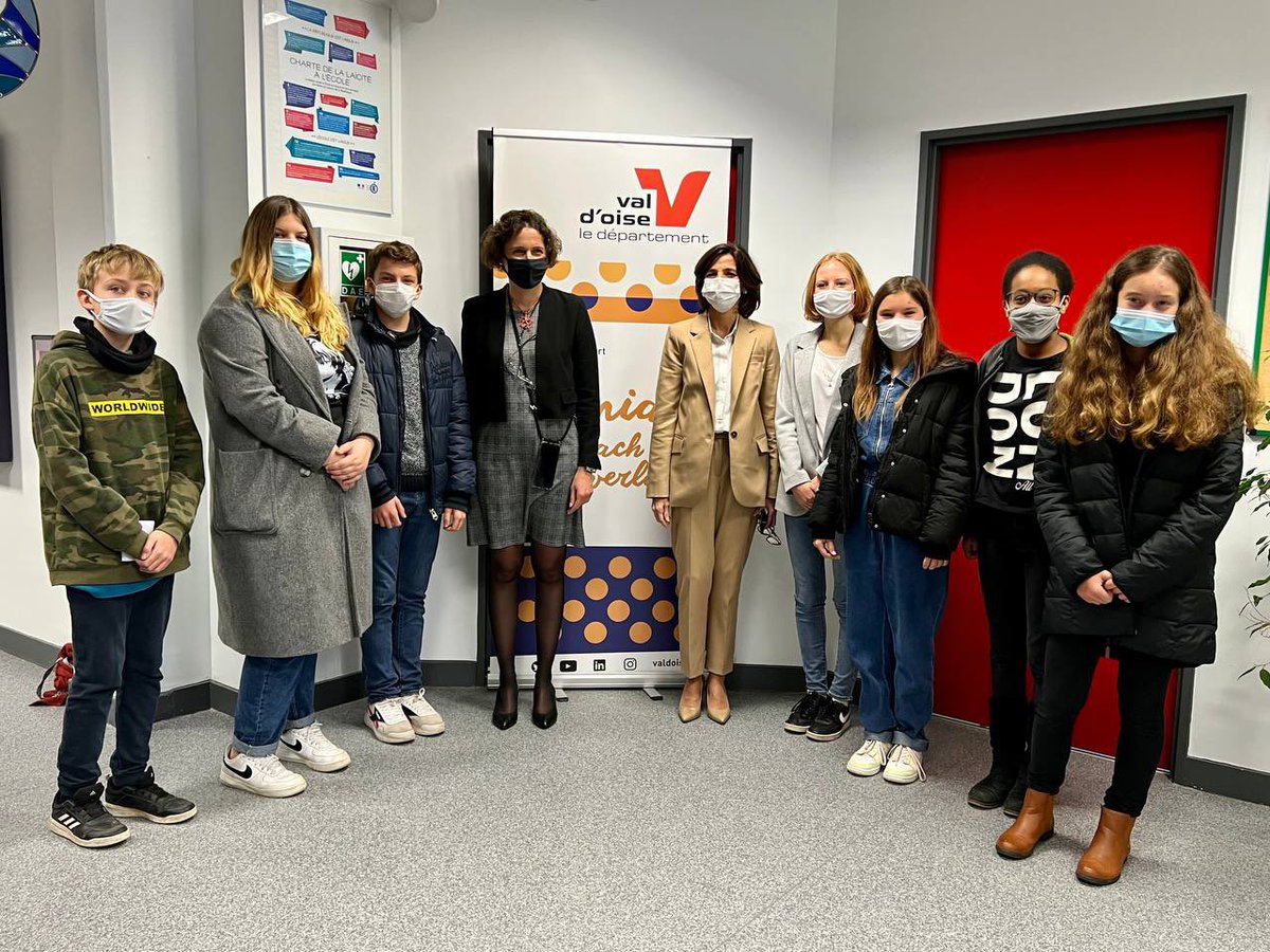 avyelimas's tweet photo. Au collège Frania Eisenbach Haverland à Menucourt avec des élèves et des équipes très engagés pour faire vivre le #respect au collège et au-delà.
À toutes et tous, mes remerciements pour vos actions essentielles et votre énergie communicative ! https://t.co/0ID6vclNj4