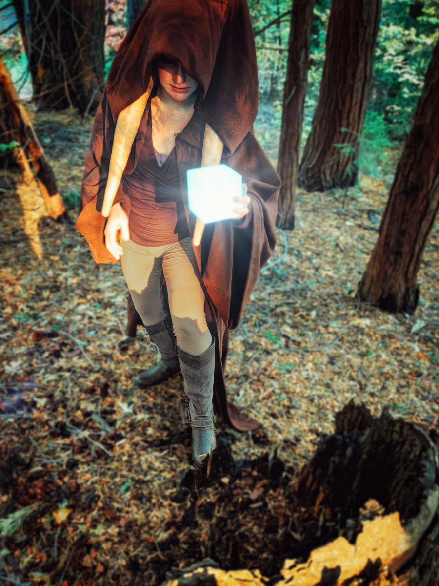 Lilithiel's tweet photo. Still not too old to play dress up and make believe! #Twilek #Holocron #twilekcosplay #starwarscosplay #lekku #starwarsyandiconic #jedi #lekku #twilektuesday #gratuitoushashtags https://t.co/is99O5sz6y