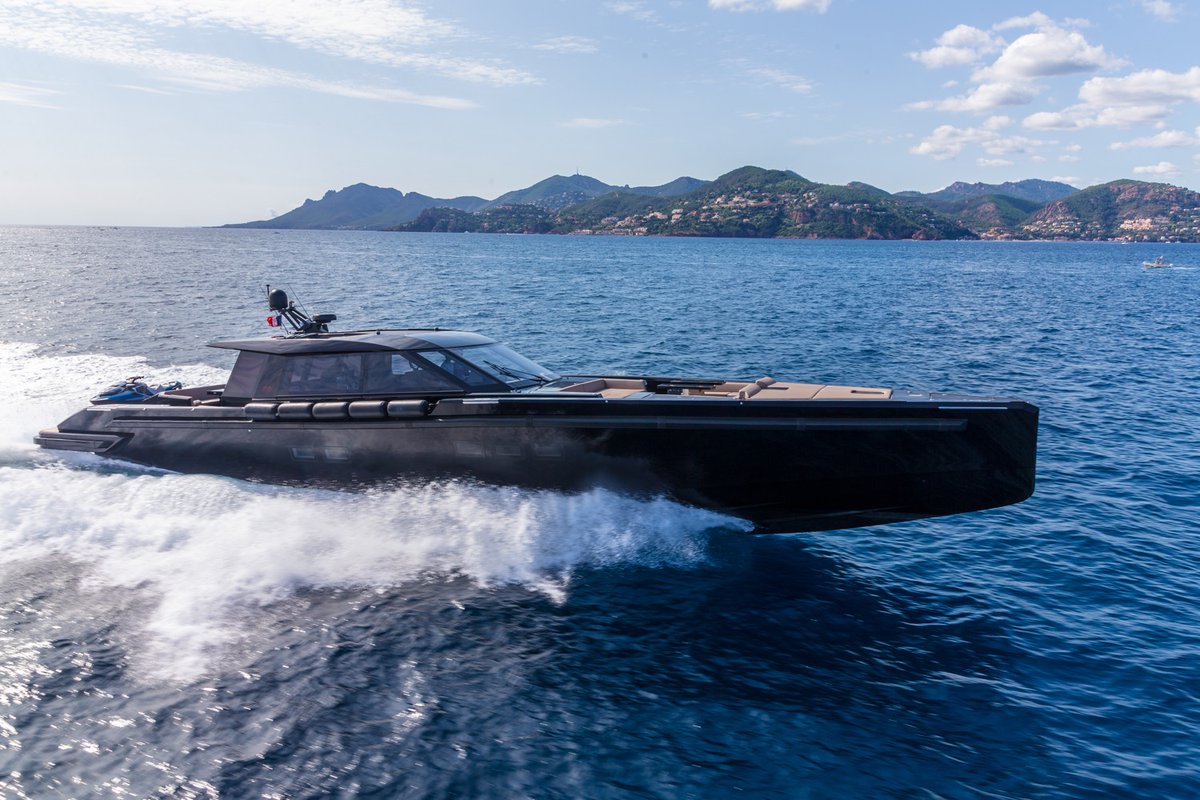 Hey, how about this superfast 42 knots rocket on the water, which has surprisingly large interior space, with main deck saloon and 3 cosy cabins:
hubs.li/H0_k2KV0

#breezeyachting #breezeyachtingswiss #maoriyachts #superfast #arnesondrives