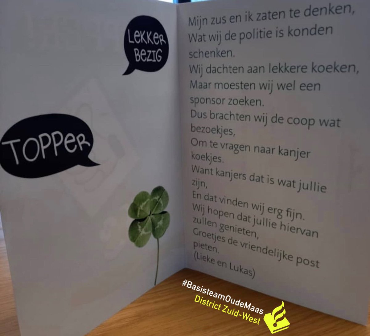 POL_OudeMaas's tweet photo. En toen stonden er ineens 2 kinderen met #zoete #verassing in het #politiebureau #Ridderkerk! 

Lieke &amp; Lukas hadden voor de collega’s van het #basisteam stroopwafels geregeld! Bedankt! 😋👍🏼

#Surprise #Gedicht #Lief https://t.co/tq9R3jR4A4