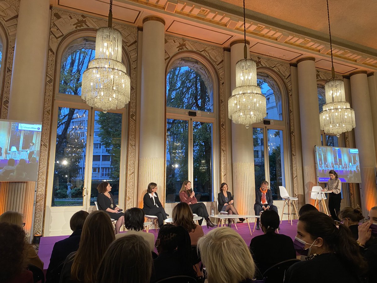 « Faisant le constat que les femmes étaient sous représentées dans nos portefeuilles, <a href="/AXA/">AXA</a> a mis en place une initiative visant à adapter ses offres aux besoins et attentes des 🙍‍♀️ ». ⁦<a href="/udecoene/">Ulrike Decoene</a>⁩ #10ansFinancielles ⁦<a href="/l_garay/">Liza Garay- de Vaubernier</a>⁩ ⁦<a href="/financielles/">Financi'Elles</a>⁩
