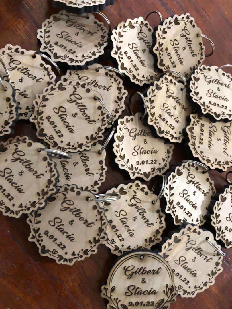 MakeJewel's tweet photo. Looking for the best souvenir's to surprise your love ones?, Contact/WhatsApp MakeJewel Lab on +233 59 524 8102 

#souviners #hivetribe #partiesandevents #weddingsouvenir #laserengraving #hiveimpacts #ghanastyle #startupghana #localbusiness #corporategifts #makejewel #KumasiHive https://t.co/haSN8FVHkD