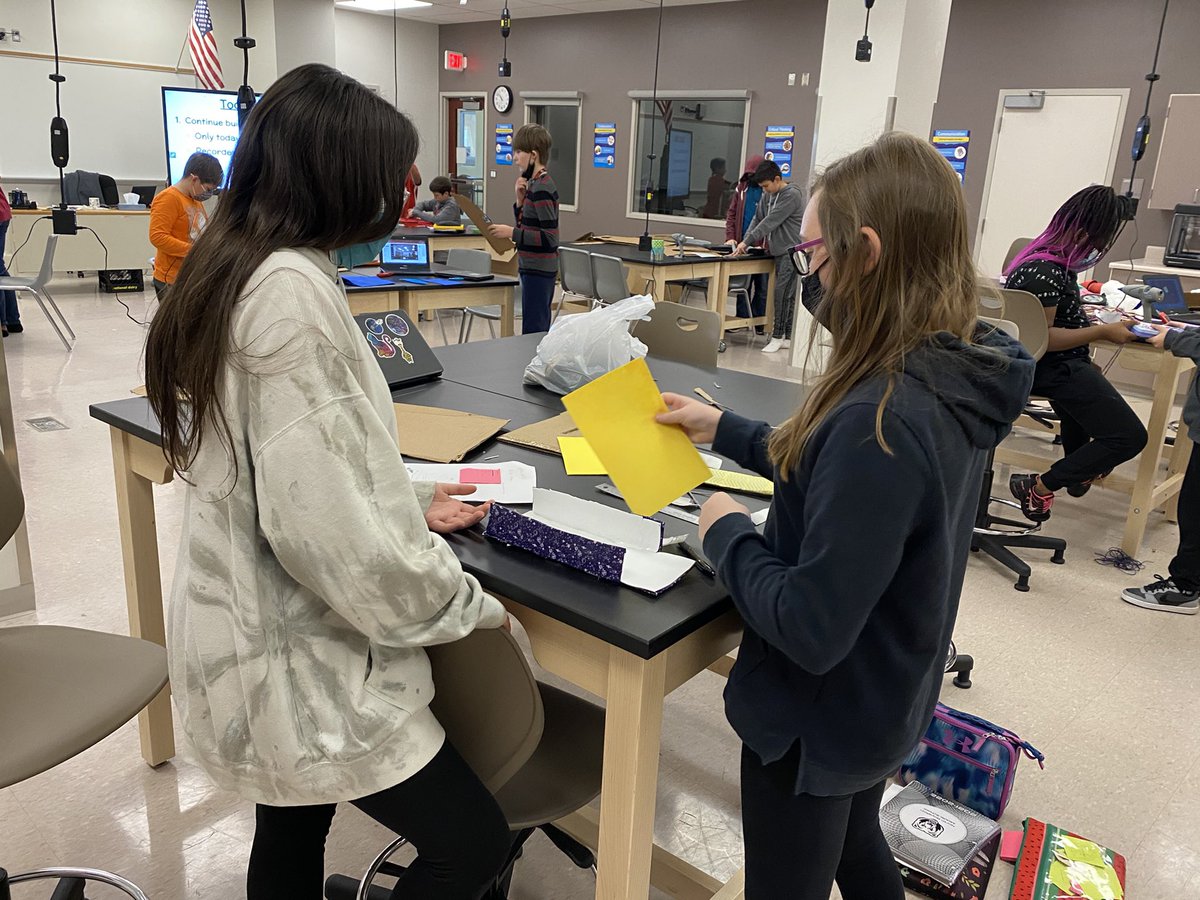 donfilips27's tweet photo. NRMS STEM ๐๐๐ AFO build day 2 - All โญ๏ธโญ๏ธโญ๏ธ teamwork #stemgem #NRinspregreat https://t.co/wu8C9eb6mk