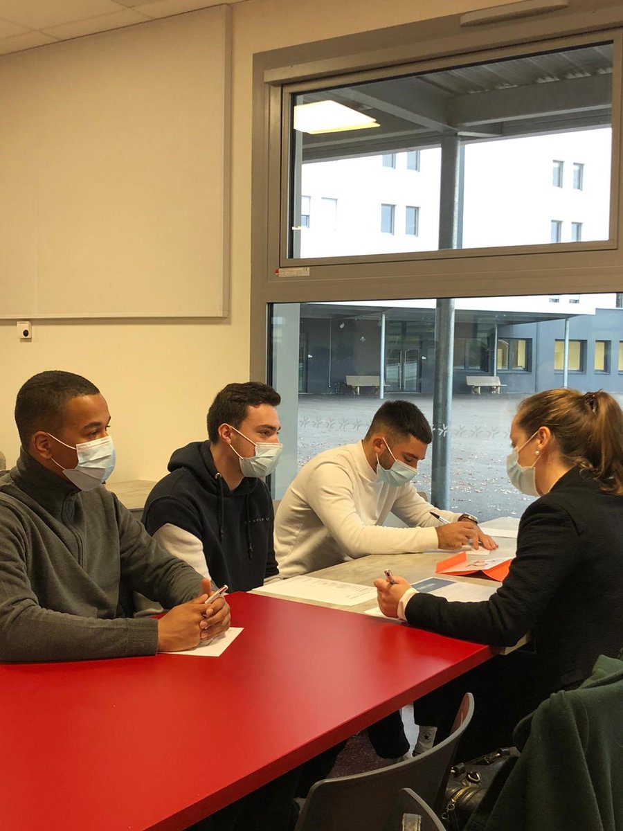 Ce matin, les équipes d'<a href="/enedis/">Enedis</a> participaient au job dating organisé par <a href="/FaceVendee/">FACE Vendée</a> au Lycée Saint-François d'Assise de la Roche-sur-Yon. Au programme 📑: des simulations d'entretien de présentation pour décrocher une place dans les établissements d'enseignement supérieur !