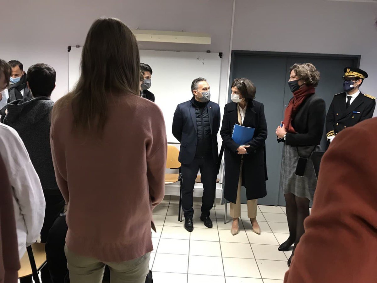 CorceiroDavid's tweet photo. J’étais ce matin à Menucourt au @CollegeFrania avec @avyelimas &amp; Xavier Delarue, préfet délégué à l’égalité des chances @Prefet95, pr discuter avec les élèves des notions de respect, tolérance, fraternité.
Un beau moment d’échanges avec ces collégiens avides de connaissance ! https://t.co/LomqMHZQMI