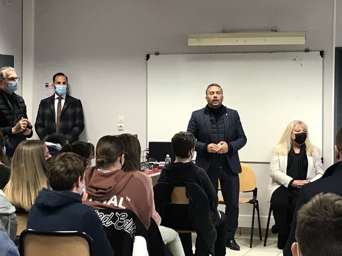 CorceiroDavid's tweet photo. J’étais ce matin à Menucourt au @CollegeFrania avec @avyelimas &amp; Xavier Delarue, préfet délégué à l’égalité des chances @Prefet95, pr discuter avec les élèves des notions de respect, tolérance, fraternité.
Un beau moment d’échanges avec ces collégiens avides de connaissance ! https://t.co/LomqMHZQMI