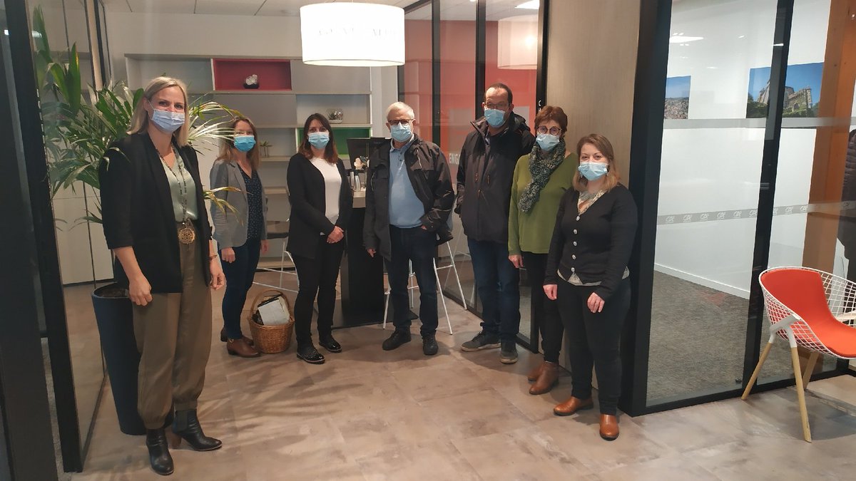 #SOCIETARIATPAYSDECHAMOUSSET

Matinée animée, à la rencontre de nos clients afin de promouvoir nos valeurs mutualiste.

Très apprécié de tous 🎗 un café... un échange...

un partage 💫

Merci à Franck et à l'équipe pour leur disponibilité et leur engagement.