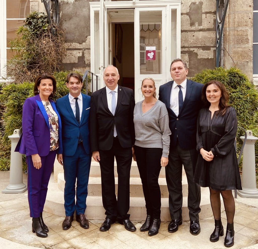 AlexndraBorchio's tweet photo. Très heureuse d’accueillir au @Senat, avec mes collègues @Dominiq_Estrosi @PhilippeTabarot &amp; @demas_patricia, les maires et élus locaux des @AlpesMaritimes.
Ensemble nous défendons notre territoire d’exception ! https://t.co/BDm0zV8CkN