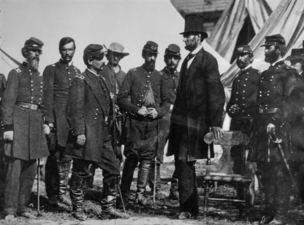 HistorysBside's tweet photo. When Southern states seceded under the pretense of losing their sovereignty, President Lincoln tried to keep the Union together, avoiding war at all costs.  But after Confederate forces captured Fort Sumter, Lincoln had no choice but to prepare for battle: https://t.co/XeJVAyZnOo https://t.co/DKmGiLilEX
