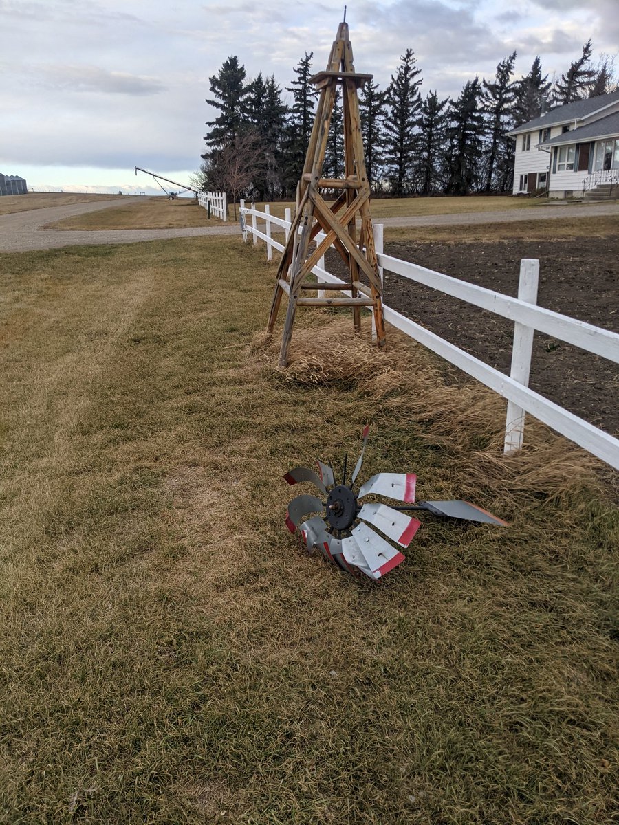 TomFarms6's tweet photo. Gotta love southern Alberta wind... https://t.co/Vk11wGNmQT