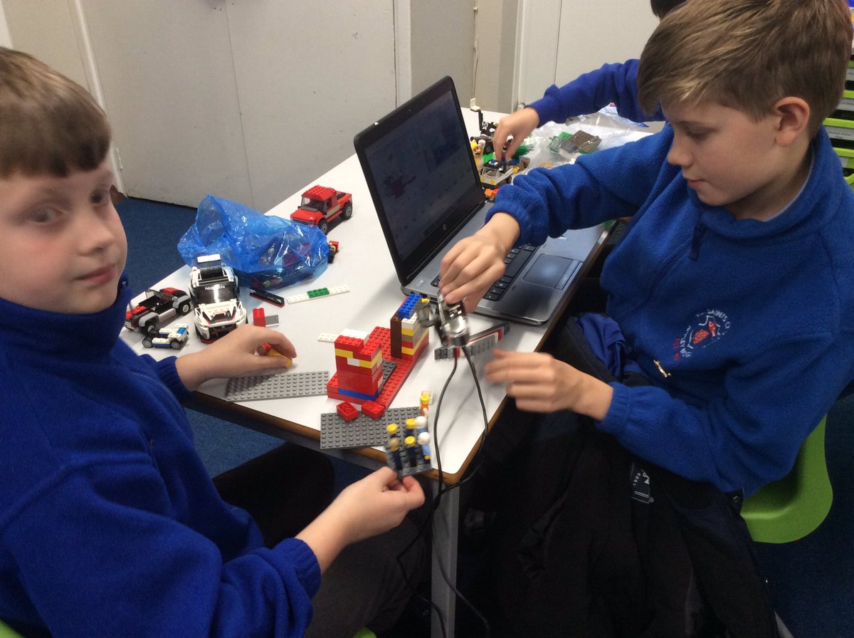 AppleySaintsCE's tweet photo. @Jam_Coding session 3 is underway- Stop Motion Animation is always a favourite! Great work everybody! @FriendsPrimary @WN6_Mums @ShevCommunity @Appley_Bridge @StandishVoice @CompAtSch @LancashireCU @out_saints #ABASCom https://t.co/LWeQD0Kf7n