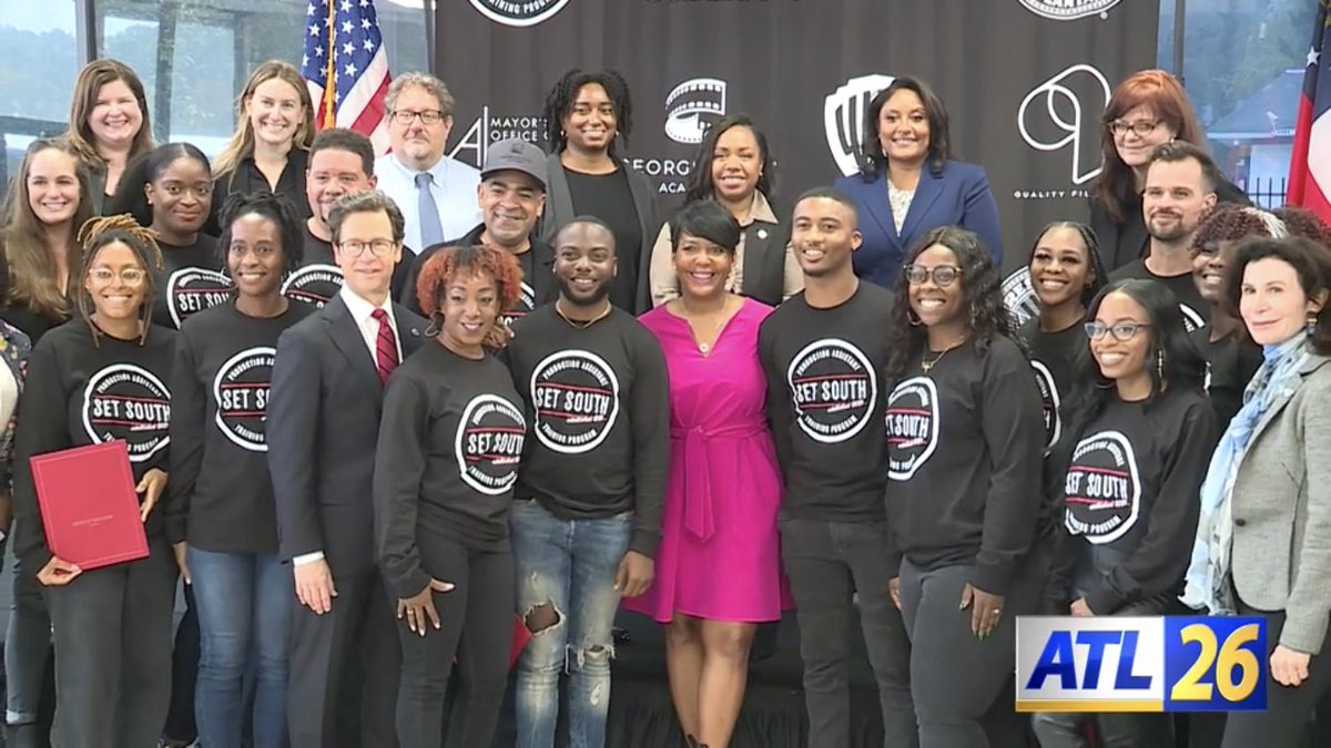 ATLchannel26's tweet photo. These #SetSouth grads are still beaming with pride! Hear their story and find out what the excitement is all about. A big nod to the @CityofAtlanta @ATLFilmEnt.
CLICK HERE NOW: https://t.co/8CTLjUt1jO https://t.co/T9VqMdo5Sv
