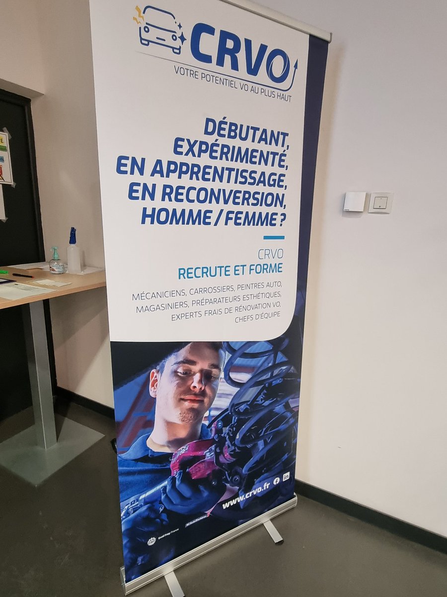GuilbertJuliet1's tweet photo. 🔥Le #pôleemploi Lens Gare accompagne le #CRVO dans leurs recrutements pour former les candidats au métier d'opérateur fixline en POEC à la #CMA d'Arras 36personnes présentes ce matin, 48personnes attendues cet après-midi 🔝. RIC pour recrutement via la #MRS👌
@VLecreux @DubMaxi https://t.co/H9xFkR77GB