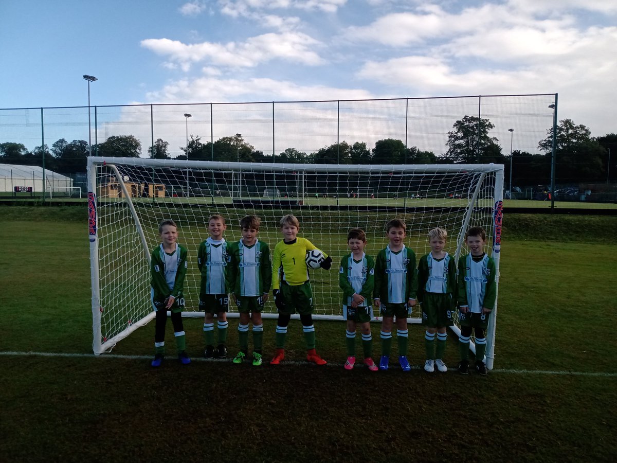 Topps Tiles in the community! 🤝 Did you know, many of our Topps Tiles stores across the country, help support local community groups? Our colleagues in Salisbury helped support @AlderburyFC with sponsorship for their new 2021-22 season for new equipment and training gear.