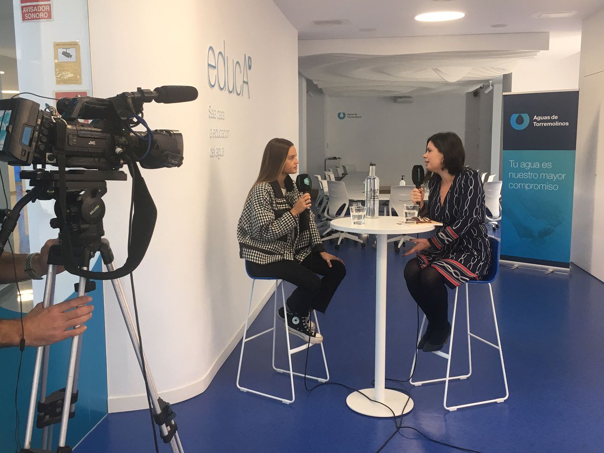 H2OTorremolinos's tweet photo. 👋 ¡Hoy nos han visitado una vez más nuestros amigos de @TvTorremolinos para #DíasdeOtoño!
🎥 Esta tarde, entre otros contenidos, podrás disfrutar de la entrevista a nuestra responsable de #PRL, @RubillaSilvia 
🙌 ¡No te la pierdas!
⏰ 15.30h
📺 @TvTorremolinos https://t.co/m1rEnGeMXp
