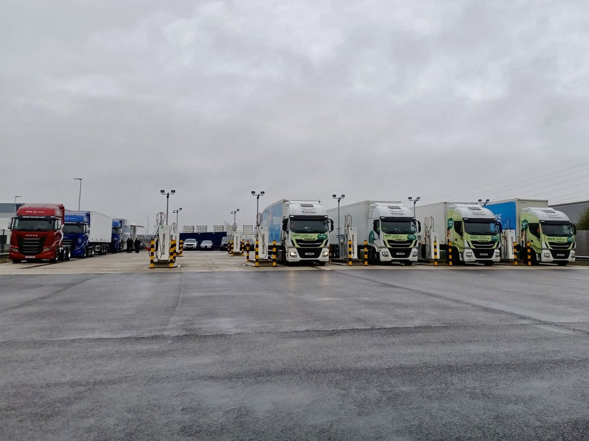 IVECO UK tweet media