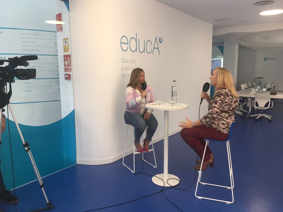 H2OTorremolinos's tweet photo. 👋 ¡Hoy nos han visitado una vez más nuestros amigos de @TvTorremolinos para #DíasdeOtoño!
🎥 Esta tarde, entre otros contenidos, podrás disfrutar de la entrevista a nuestra responsable de #PRL, @RubillaSilvia 
🙌 ¡No te la pierdas!
⏰ 15.30h
📺 @TvTorremolinos https://t.co/m1rEnGeMXp