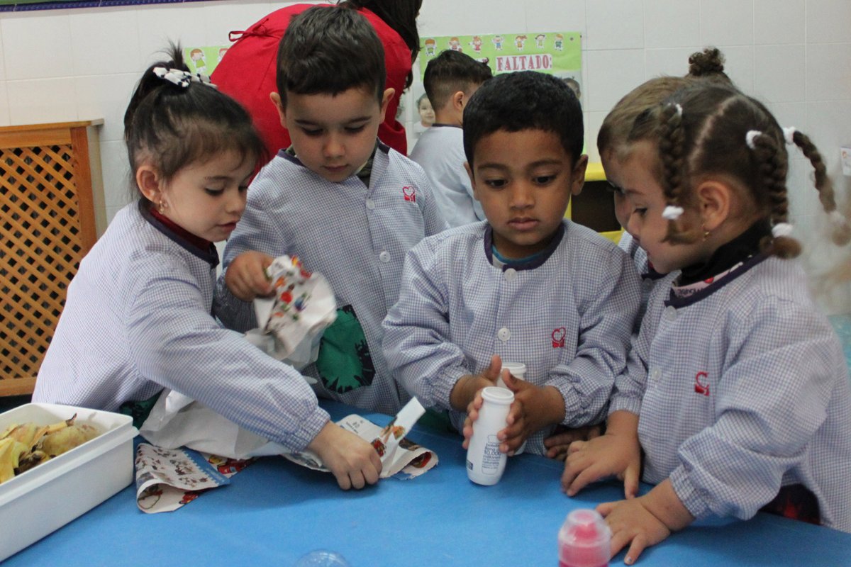 Soñamos un alumno capaz de convivir entendiendo la diferencia como riqueza, que use distintos lenguajes y que desarrolle su liderazgo. Que no deje de aprender, sea crítico y creativo. Soñamos un gran proyecto para nuestros alumnos fundacionspinola.es/lineas-pedagog… #DíaMundialdelEstudiante